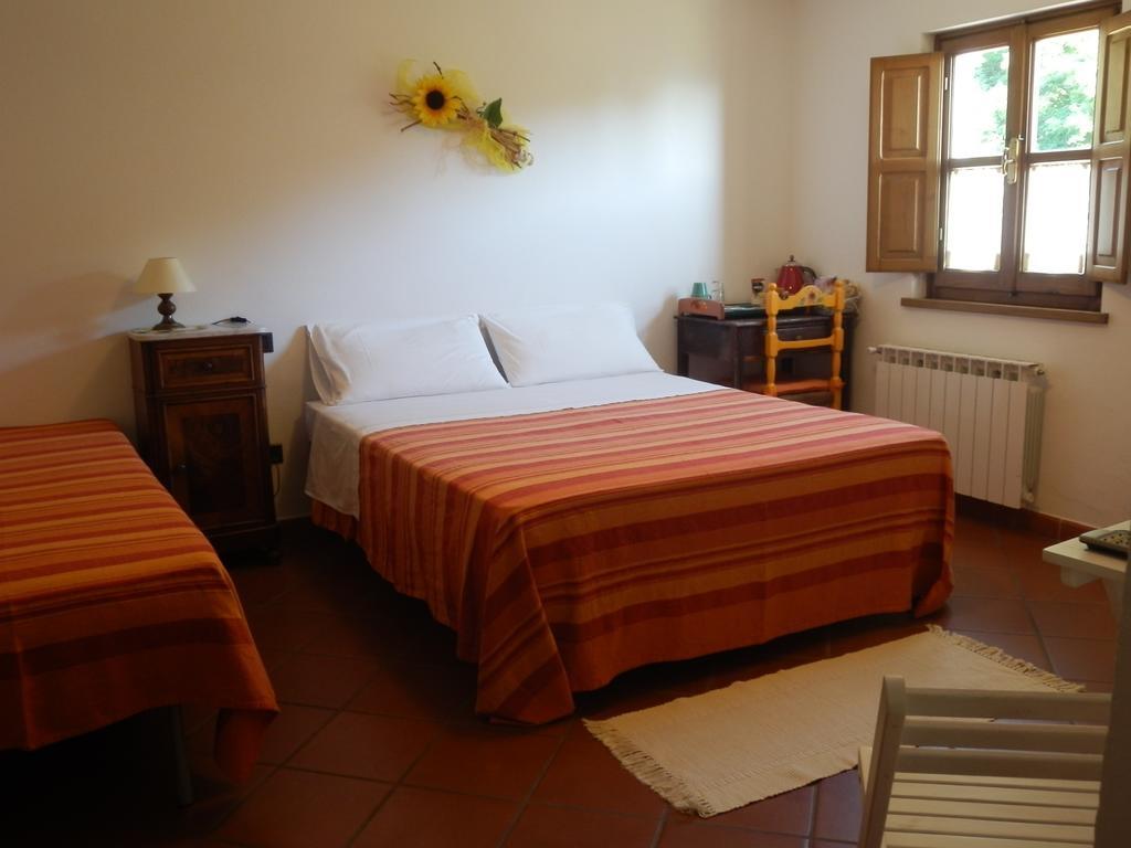 Il Girasole Bed & Breakfast Fosdinovo Room photo