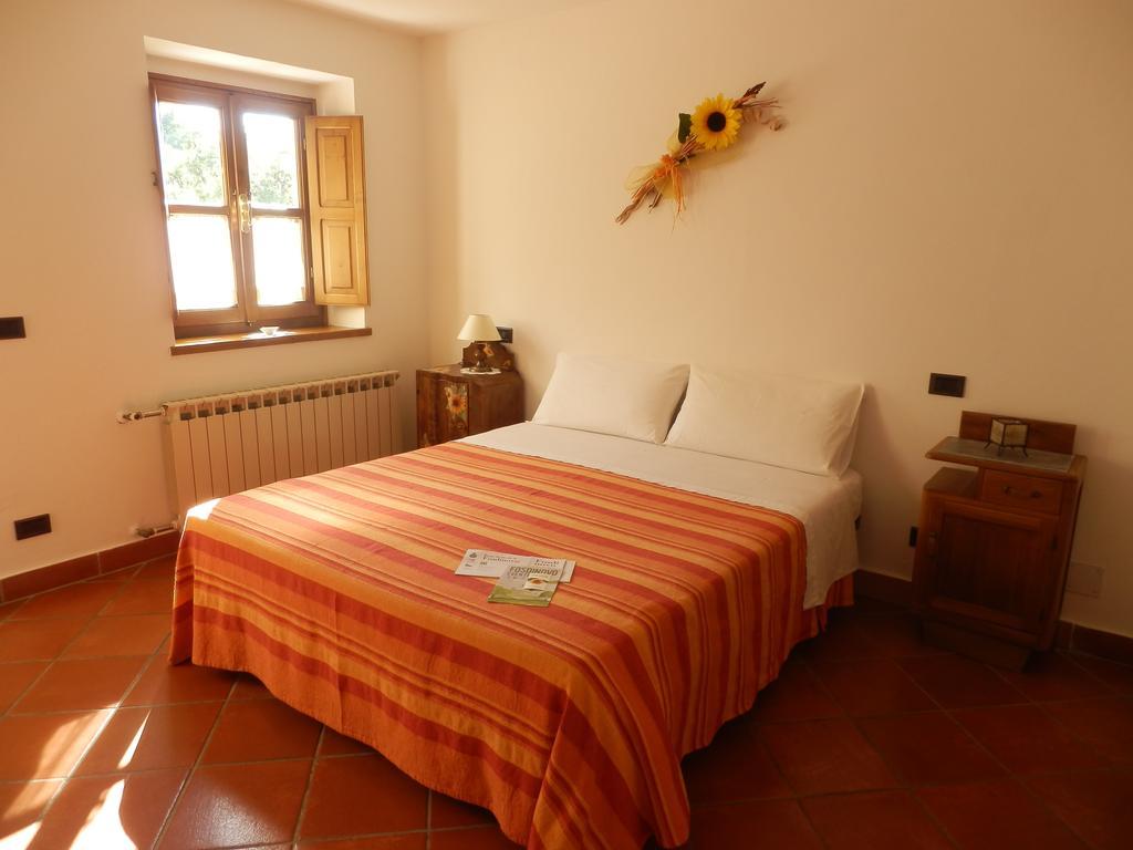 Il Girasole Bed & Breakfast Fosdinovo Room photo